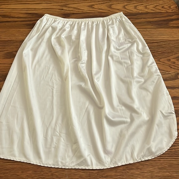 “Wonder Maid- Vintage Slip size small” - Picture 2 of 8